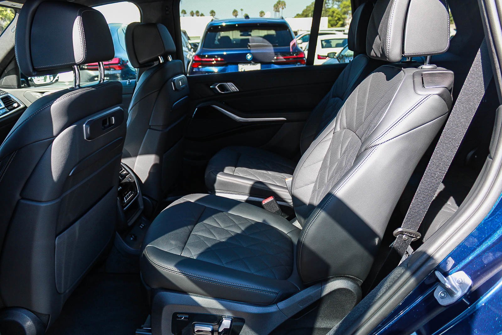 New 2027 Tanzanite Blue II Metallic BMW xDrive40i image 18