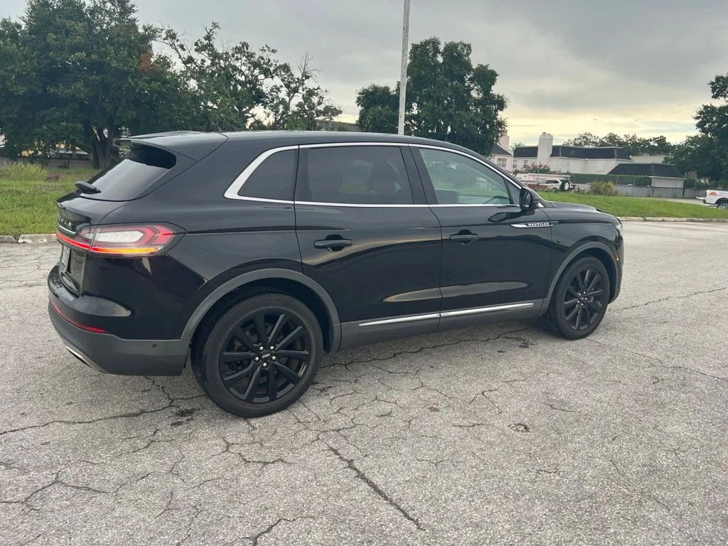 Used 2022 Black Lincoln Reserve image 4