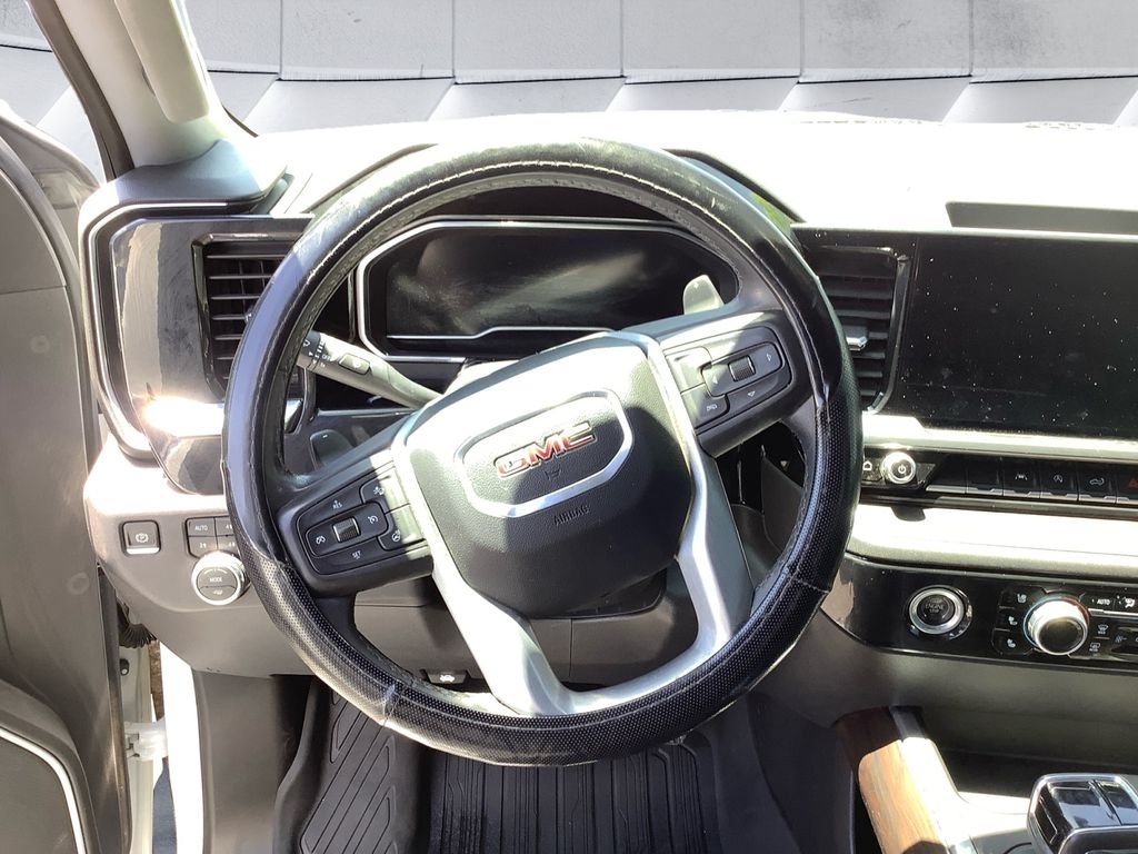 Used 2023 White GMC SLT image 9