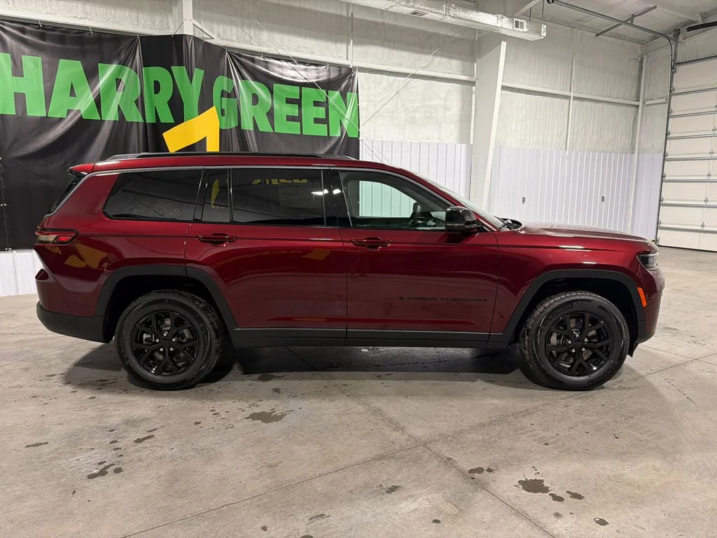 New 2026 Velvet Red Pearl-Coat Exterior Paint Jeep Laredo Altitude image 4
