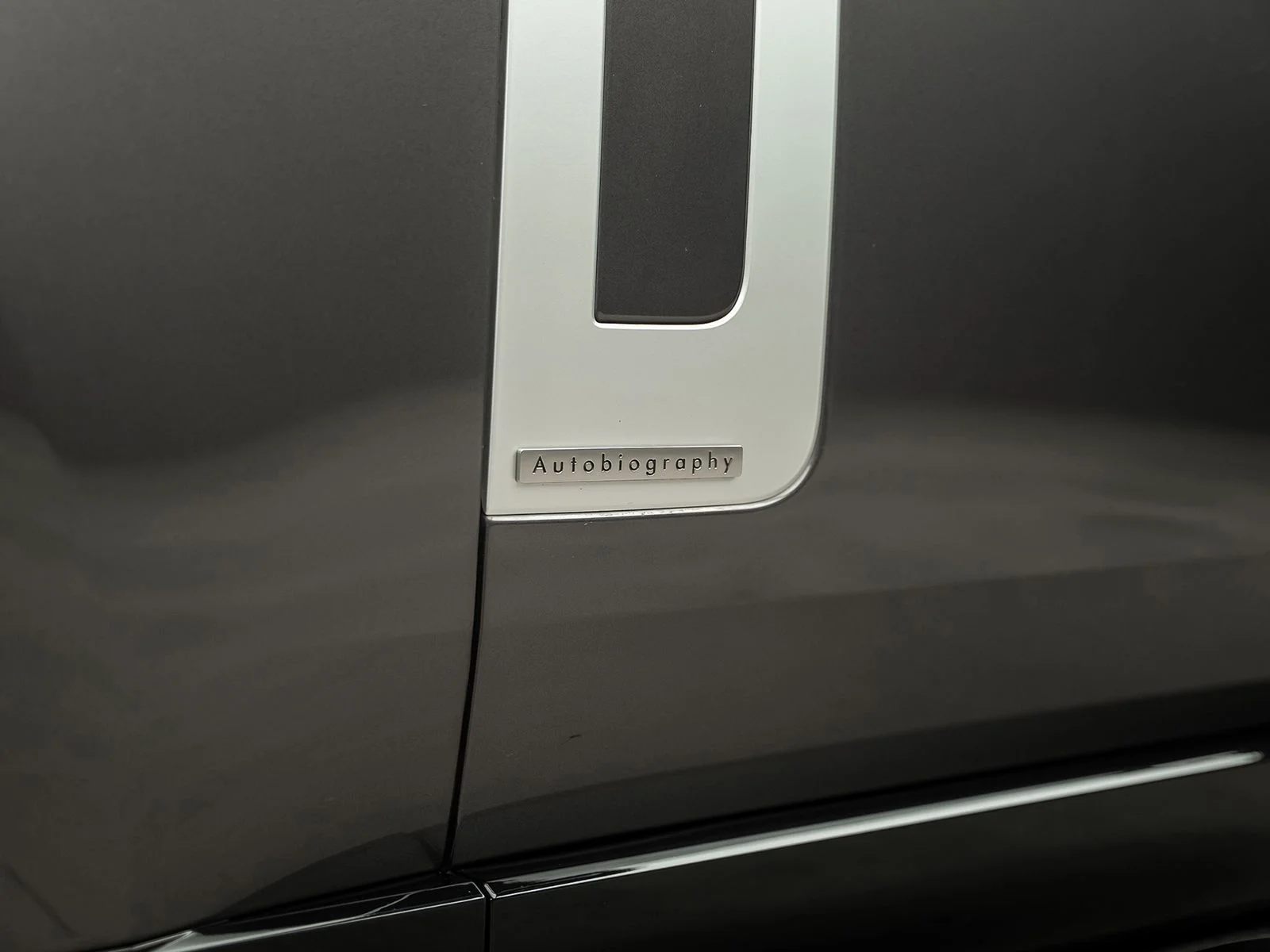 Used 2022 Green Land Rover First Edition image 22