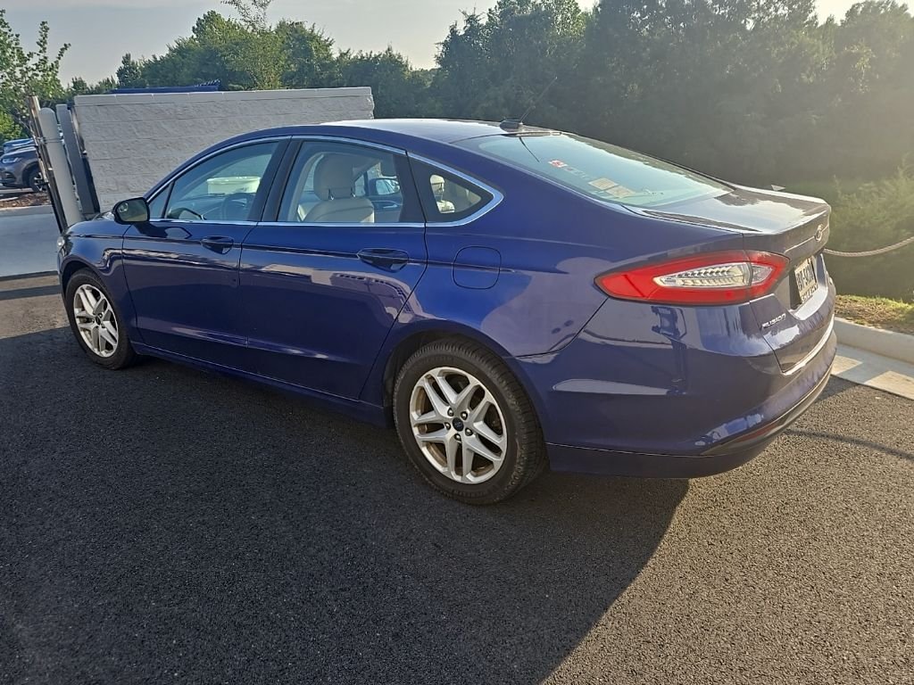 Used 2013 Blue Ford SE image 5