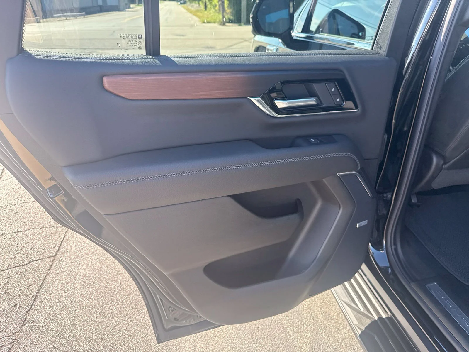 2026 GMC Yukon Denali - Photo 18