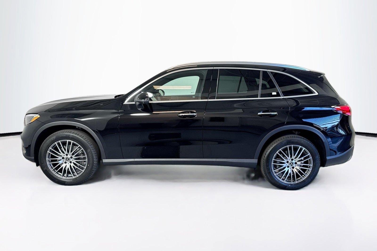 New 2026 Black Mercedes-Benz GLC 300 image 8