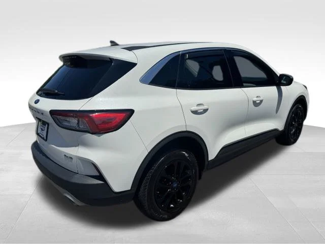 Used 2022 White Ford SE image 8