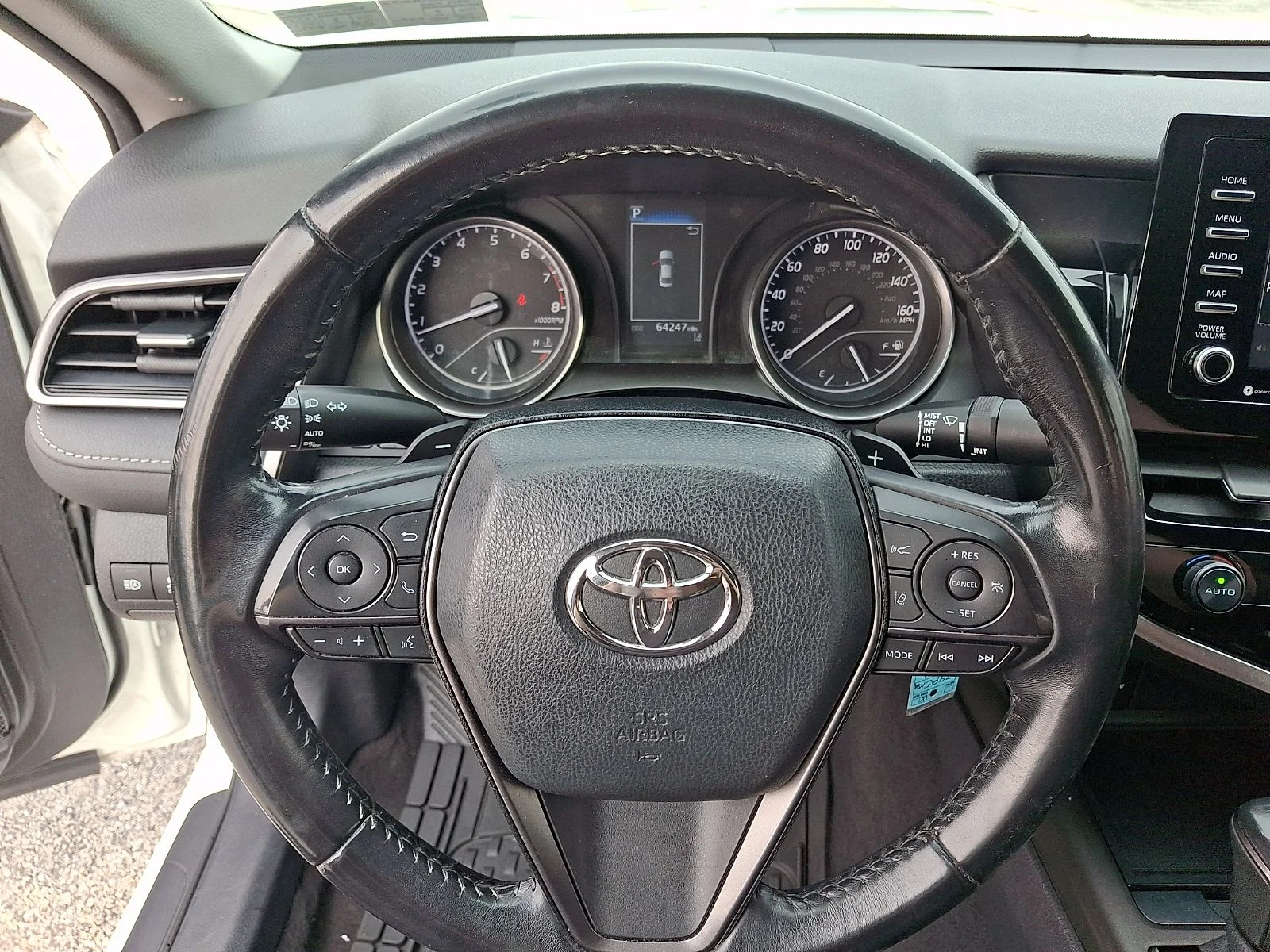 Used 2021 White Toyota SE image 17