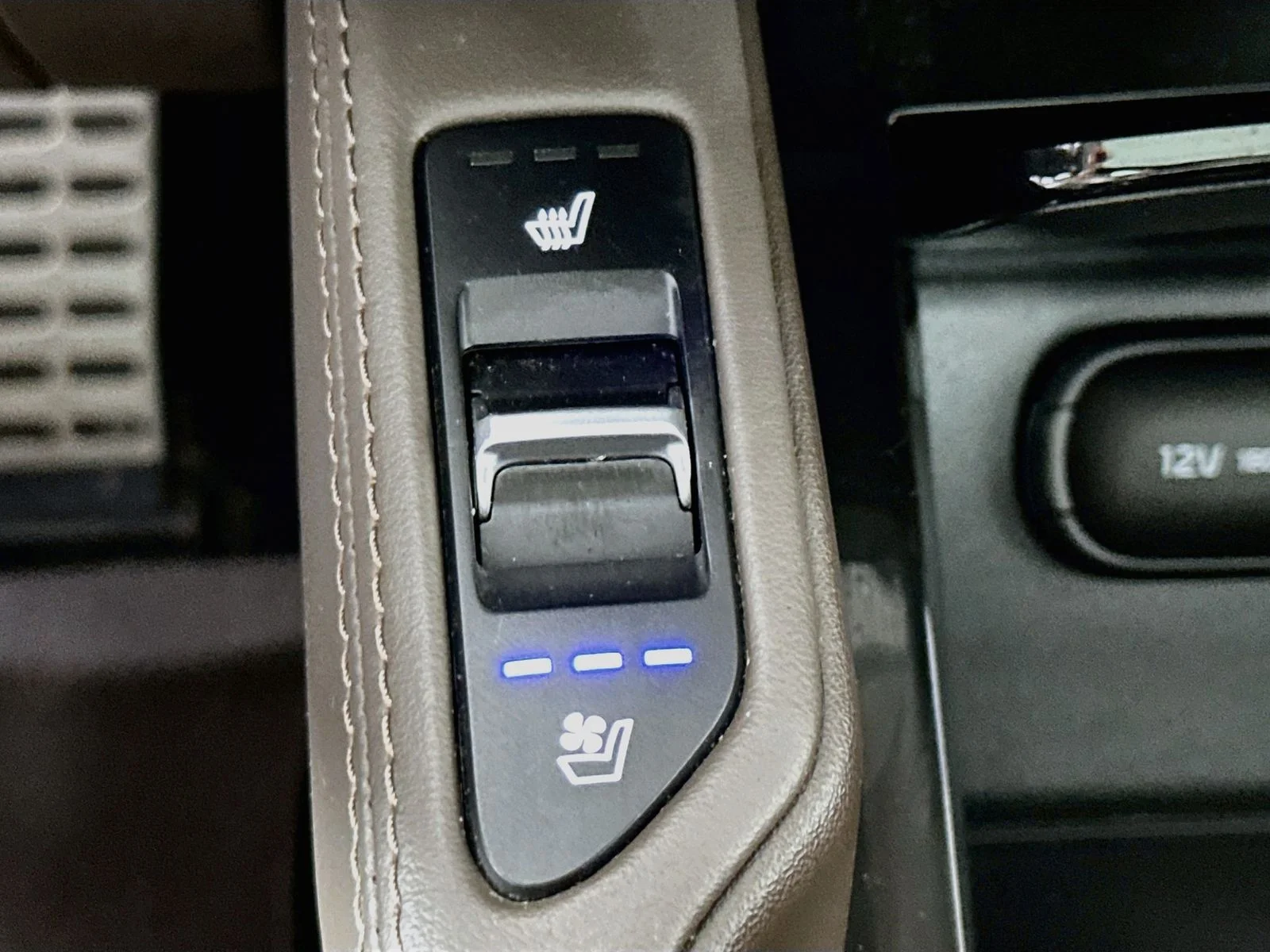 Used 2020 Snow White Pearl Kia SX image 21