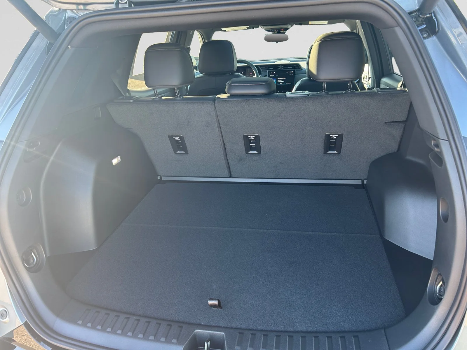 New 2027 Sterling Metallic GMC AWD AT4 image 10