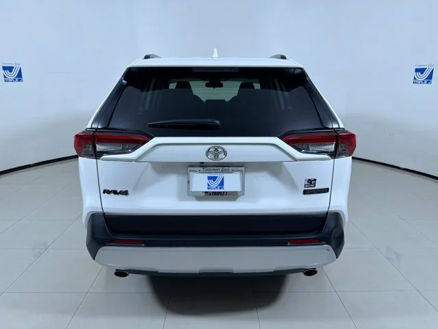 Used 2022 White Toyota Adventure image 17