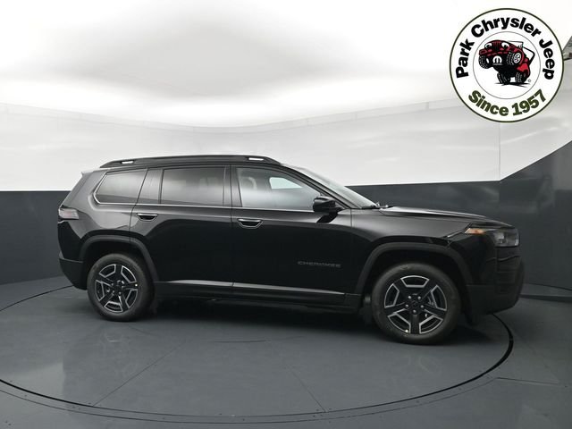 New 2026 Diamond Black Crystal Pearl-Coat Exterior Paint Jeep Laredo image 3