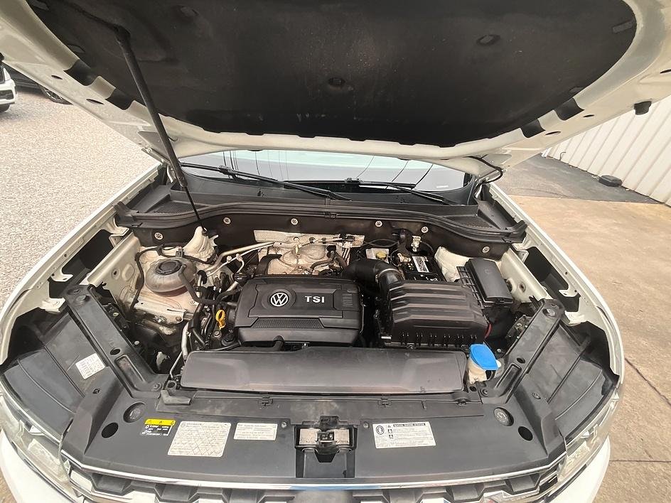 Used 2019 White Volkswagen 2.0T SE image 3
