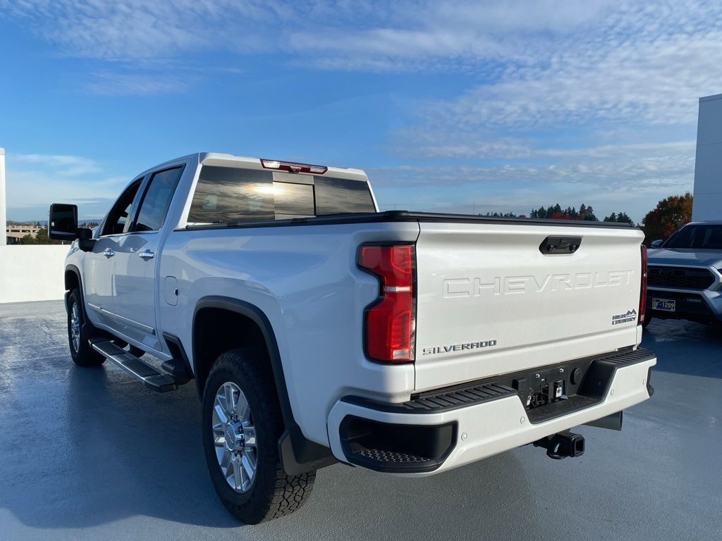 2024 Chevrolet Silverado 3500HD High Country photo 3