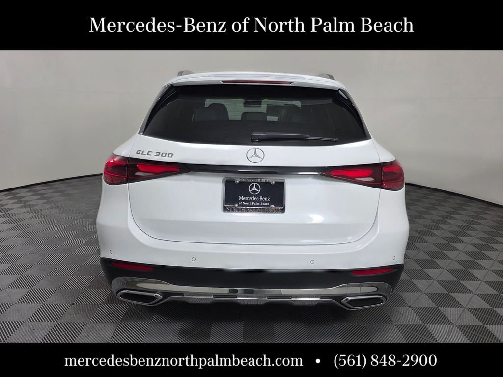 New 2026 MANUFAKTUR Moonlight White Metallic Mercedes-Benz GLC 300 image 5