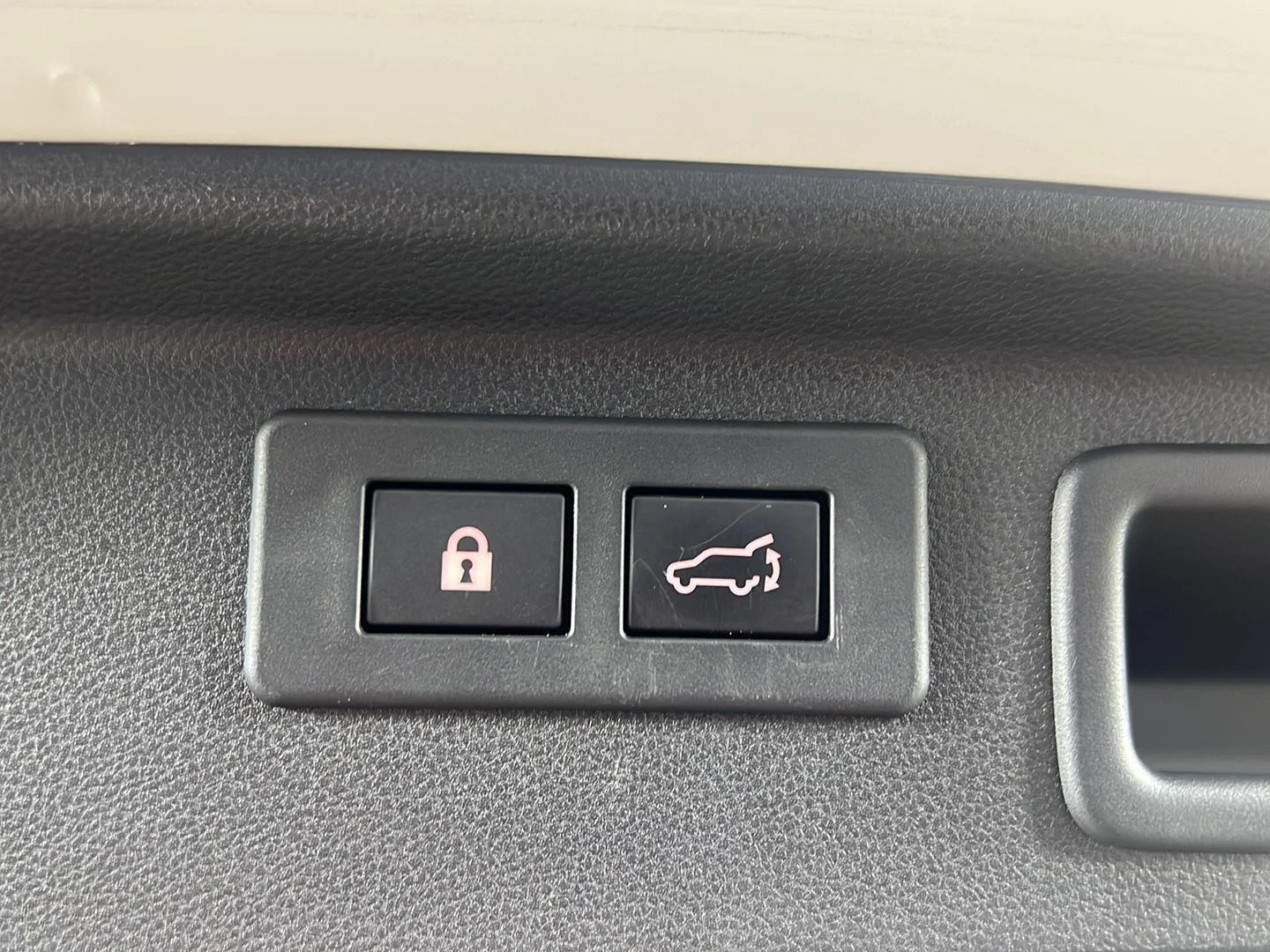 Used 2023 Crystal White Pearl Subaru Premium image 9