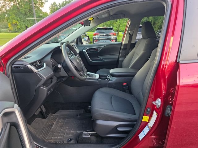 Used 2021 Pearl Toyota LE image 16
