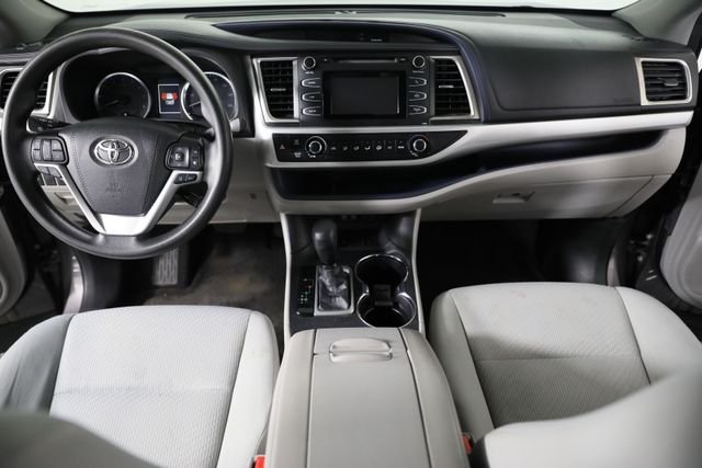 2019 Toyota Highlander LE - Photo 23