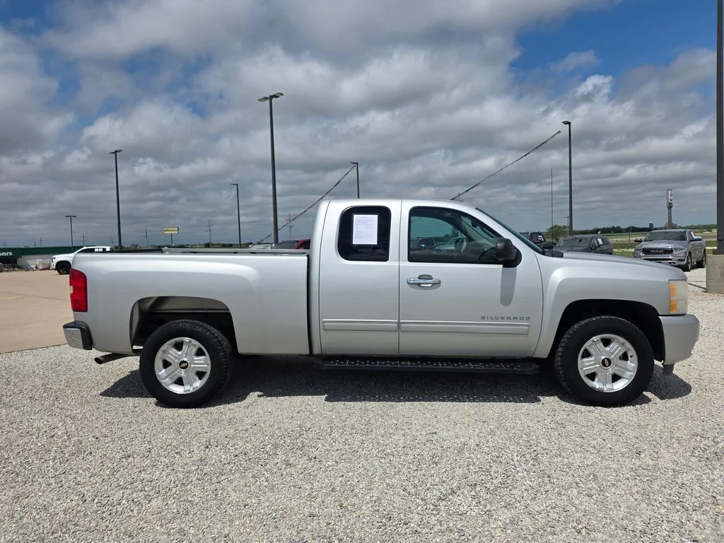Used 2011 Chevrolet Silverado 1500 LT with VIN 1GCRCSE02BZ343880 for sale in McPherson, KS