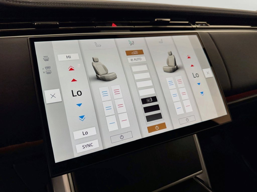 New 2027 Fuji White Land Rover SE image 16