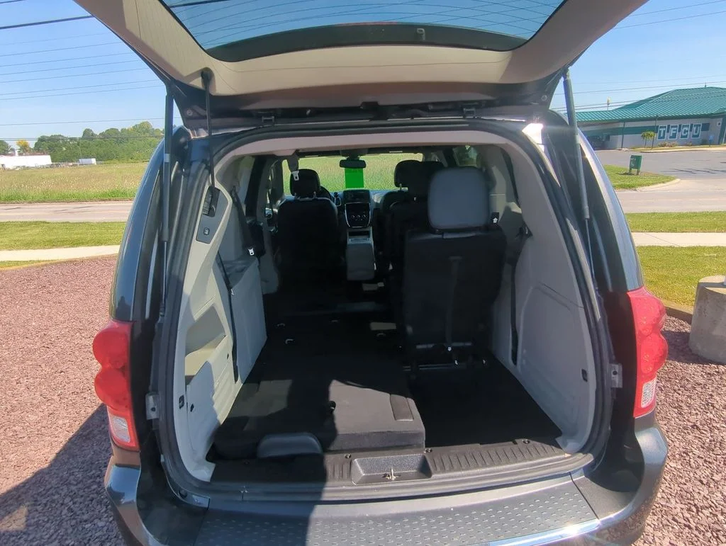Used 2019 Gray Dodge SXT image 24