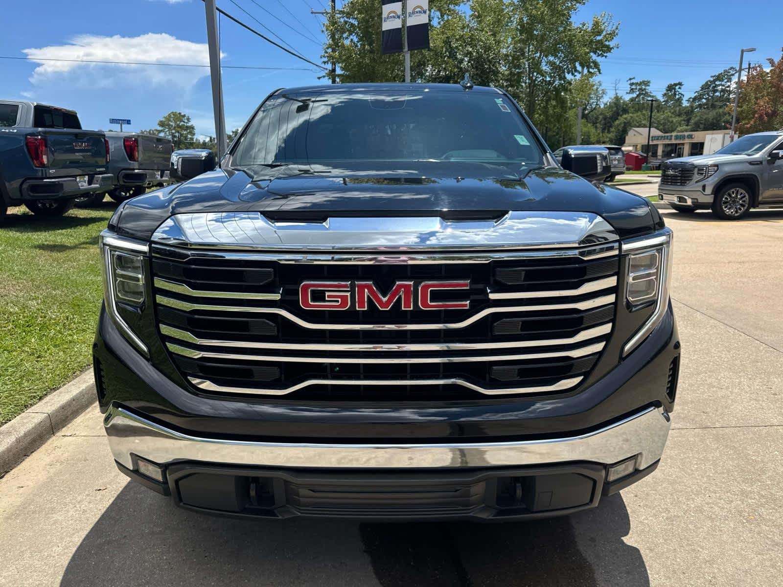 Used 2024 Onyx Black GMC SLT image 2