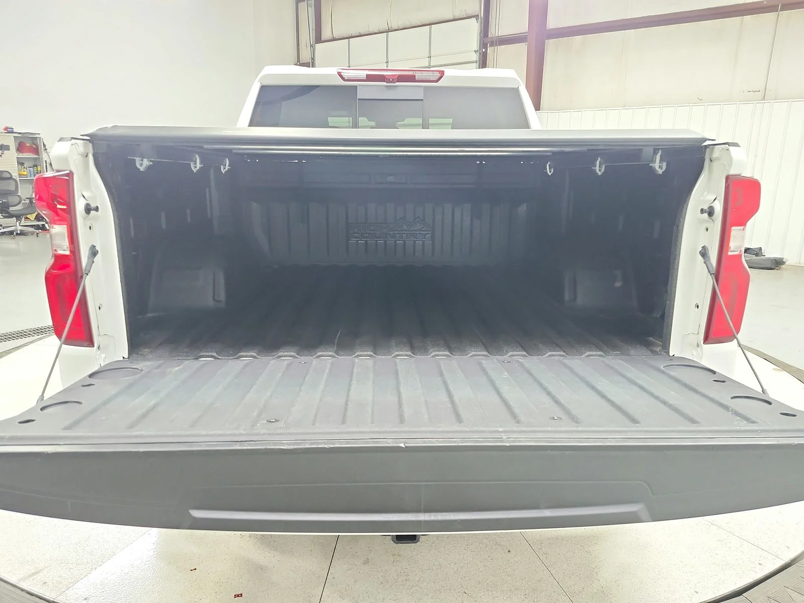 Used 2024 Iridescent Pearl Tricoat Chevrolet High Country image 53