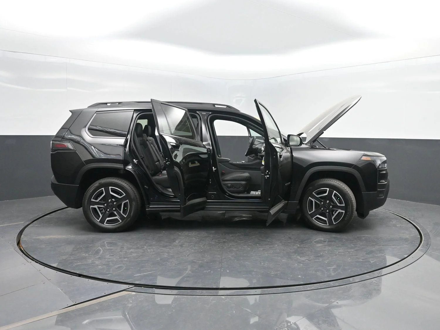 New 2026 Diamond Black Crystal Pearl-Coat Exterior Paint Jeep Limited image 48