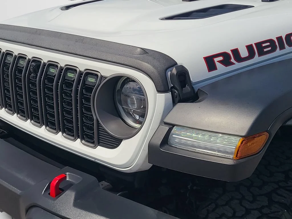 Used 2025 White Jeep 4-Door Rubicon 4x4 image 23
