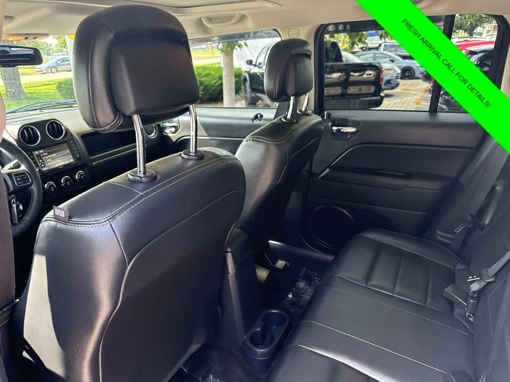 Used 2016 Crystal Metallic Jeep Latitude image 13