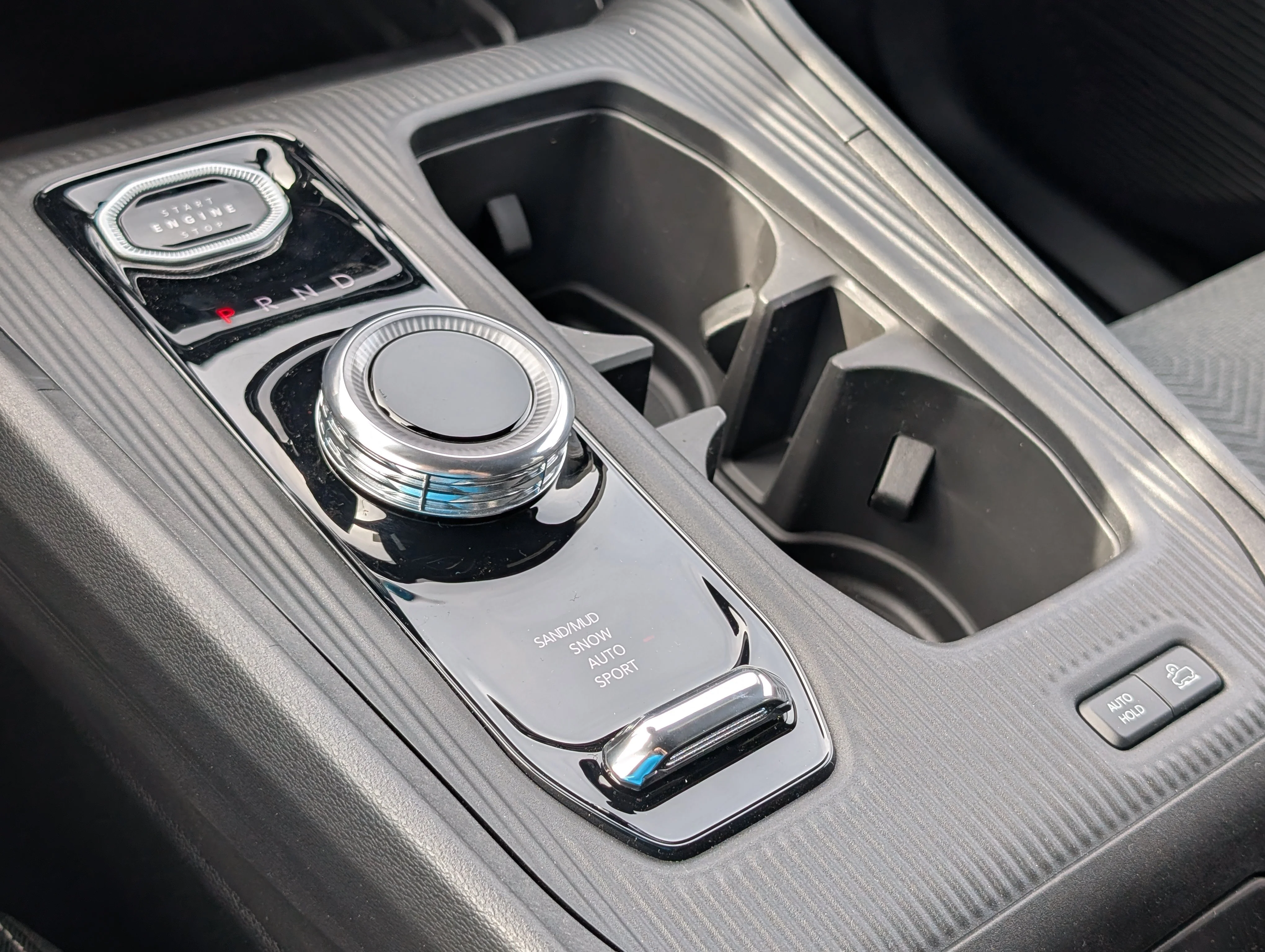 New 2026 Diamond Black Crystal Pearl Jeep Laredo image 29