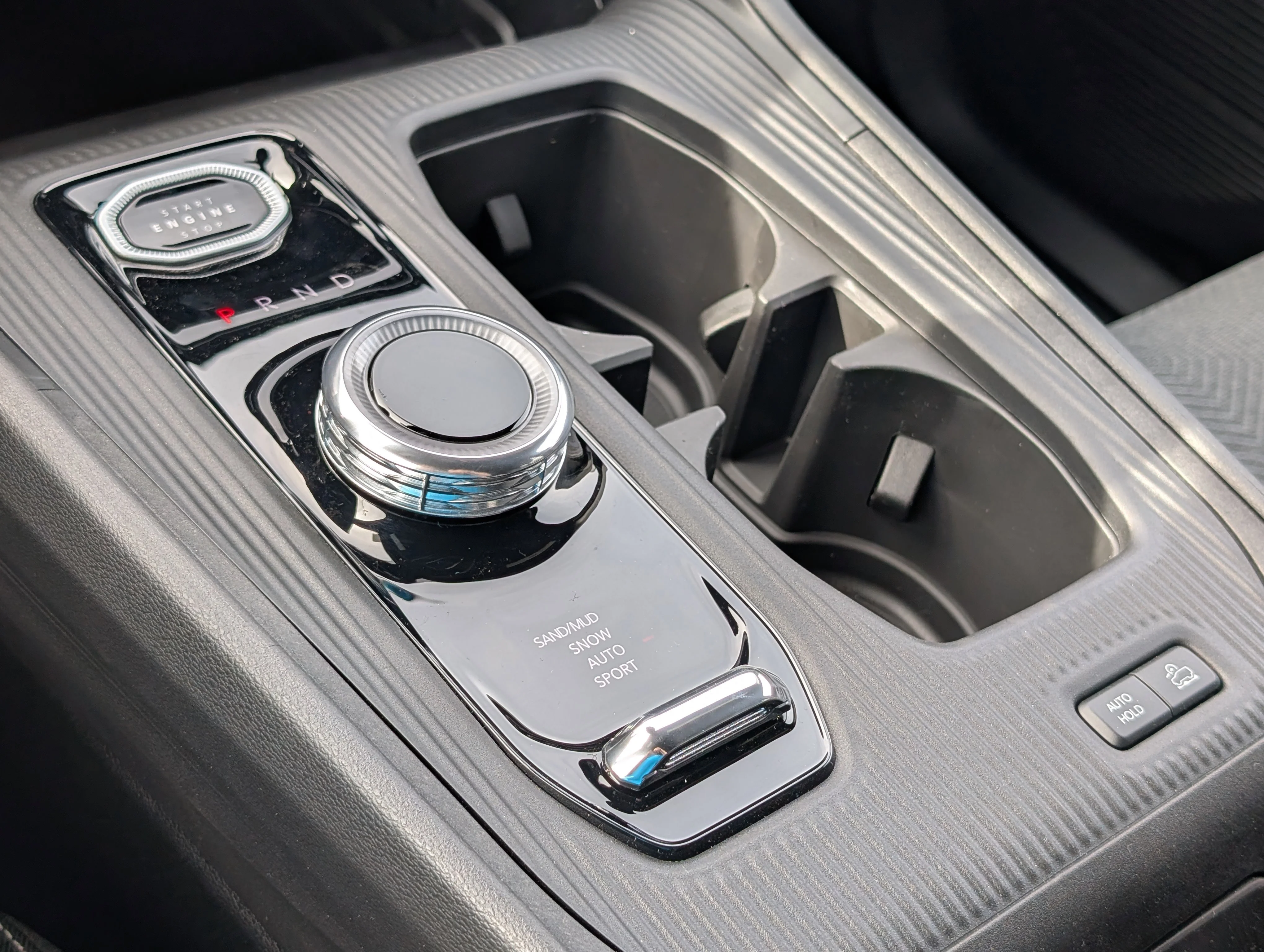 New 2026 Diamond Black Crystal Pearl Jeep Laredo image 29