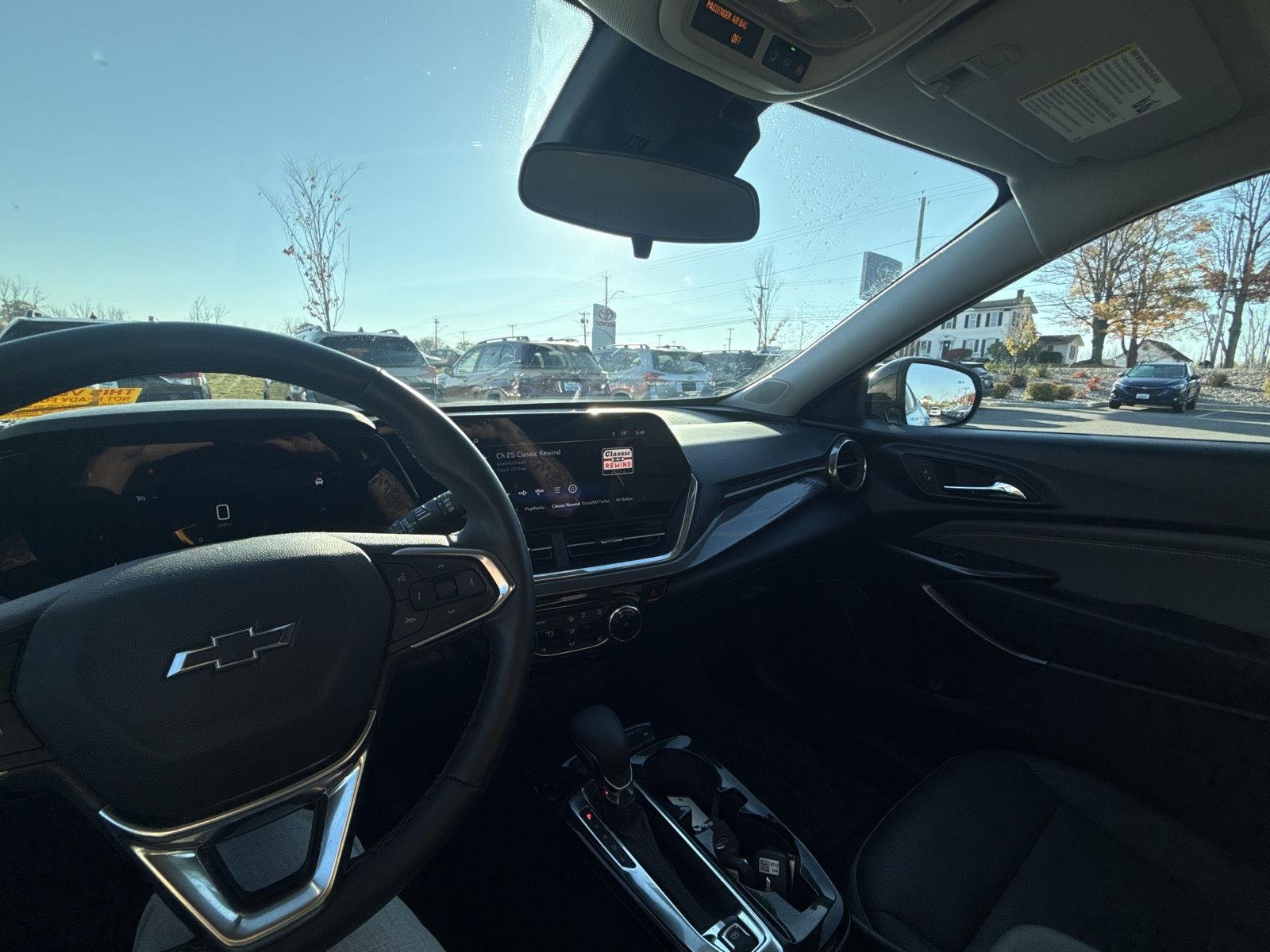 Used 2025  Chevrolet  image 22