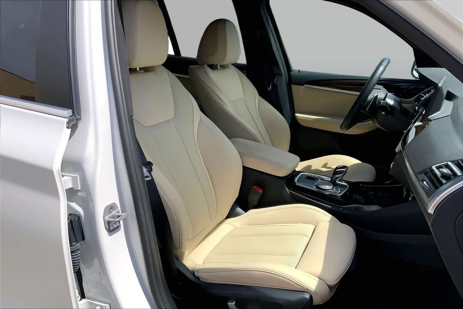 Used 2024 Mineral White Metallic BMW xDrive30i image 8