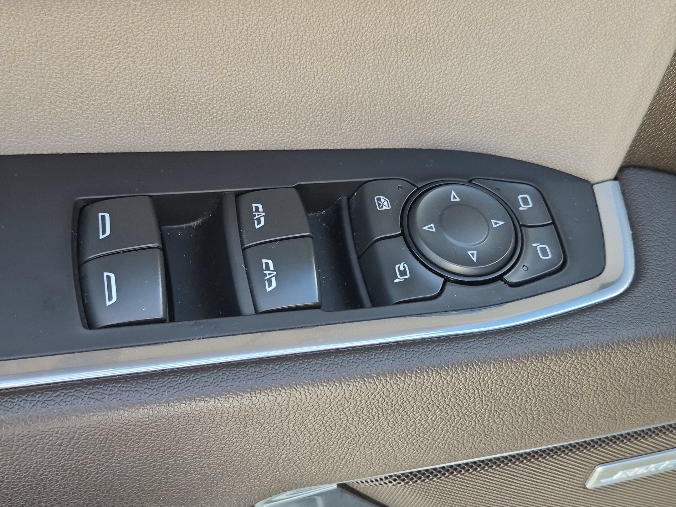Used 2022 Iridescent Pearl Tricoat Chevrolet LTZ image 13