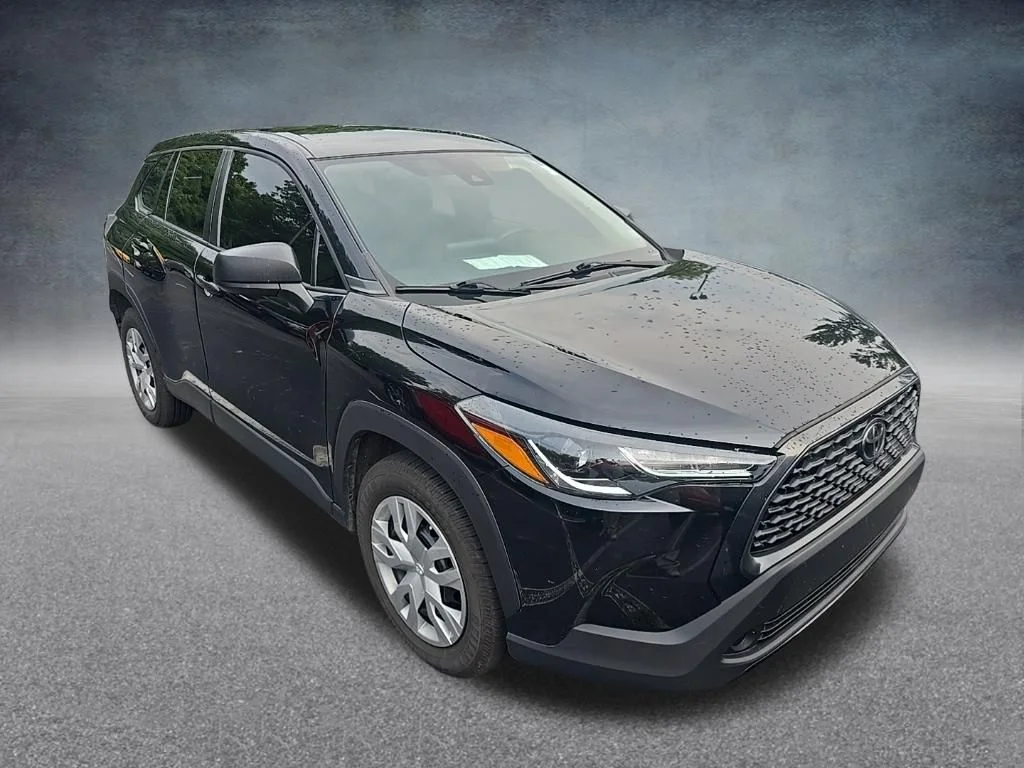 Used 2022 Black Toyota L image 10