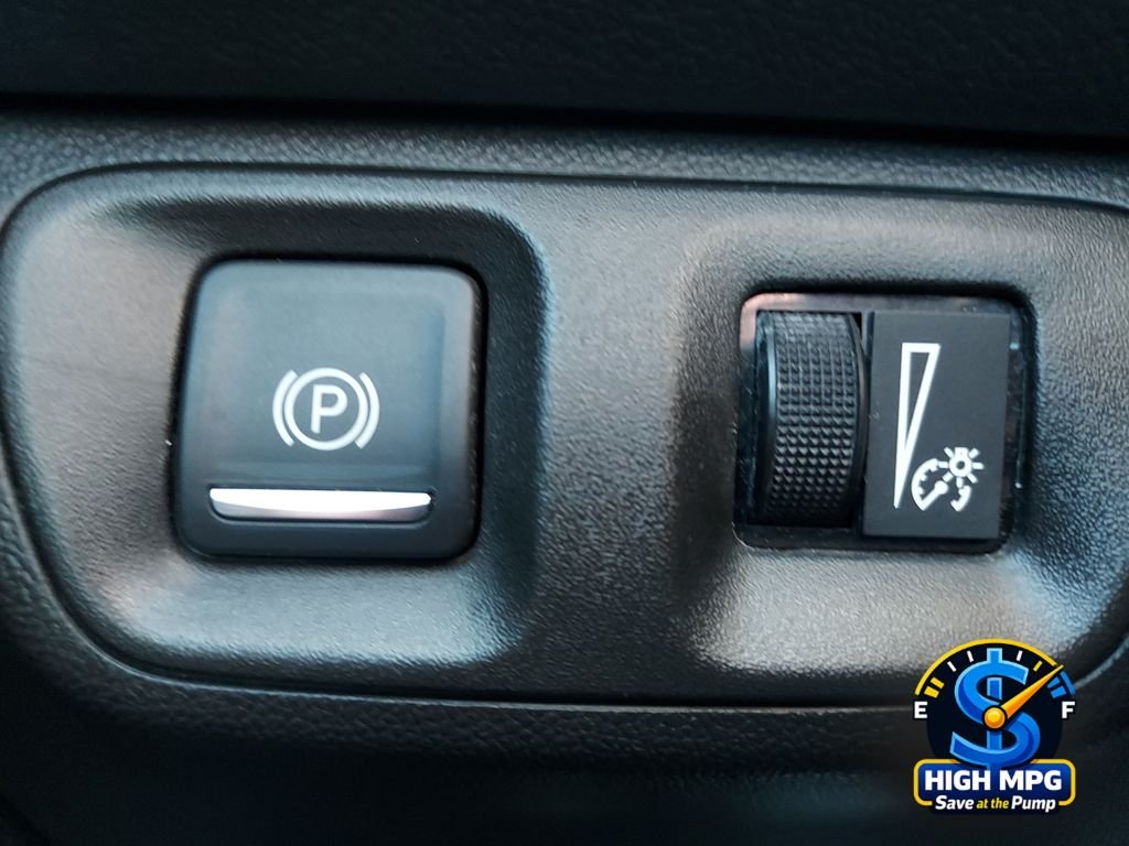 Used 2017 Silver GMC SLT-2 image 18