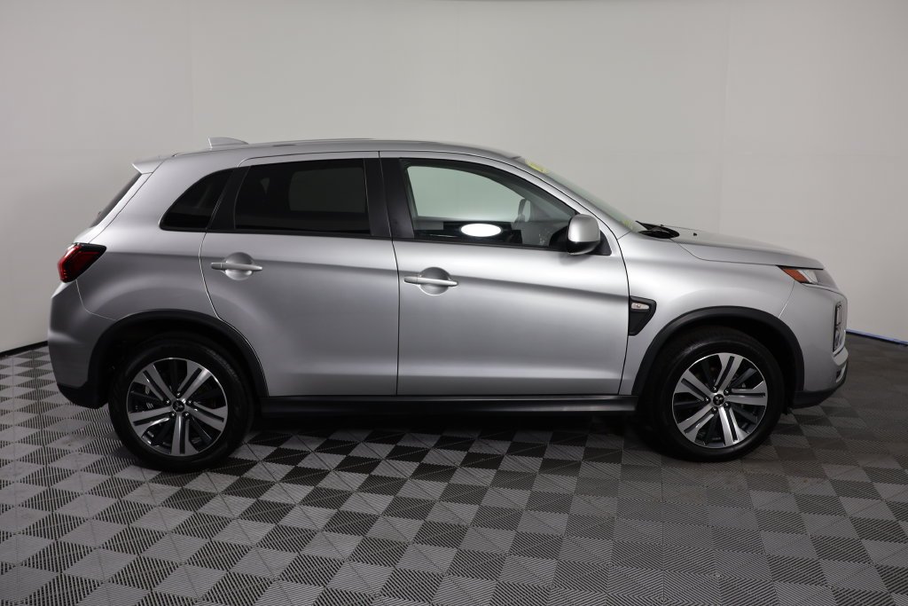 Used 2024  Mitsubishi 2.0 ES image 9