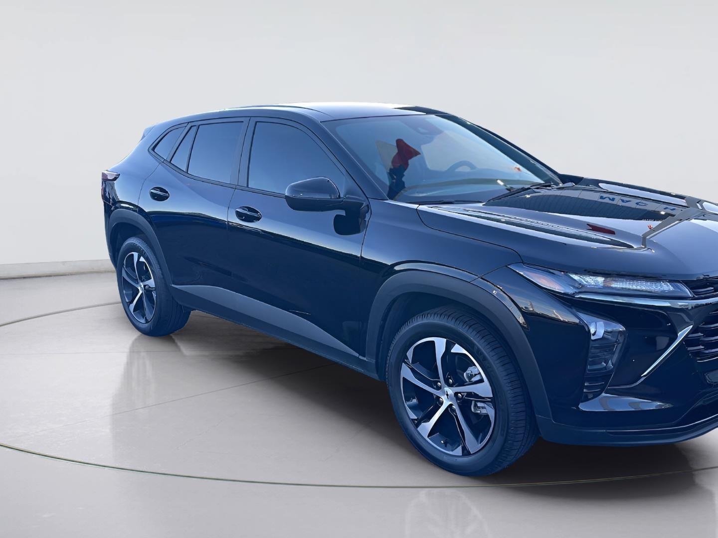 2025 Chevrolet Trax photo 2 of 6