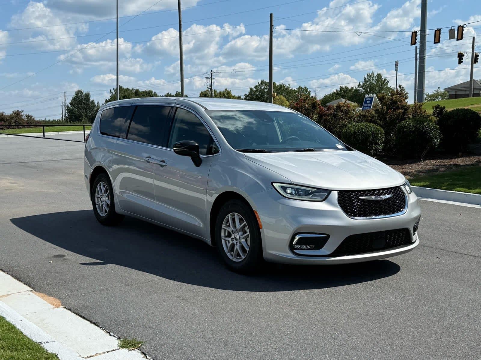 Used 2024 Silver Mist Clearcoat Chrysler Touring L image 7