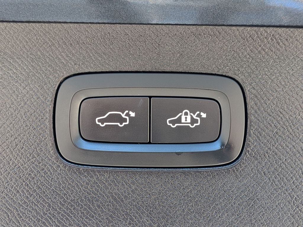 Used 2022 Gray Volvo T6 Inscription image 33