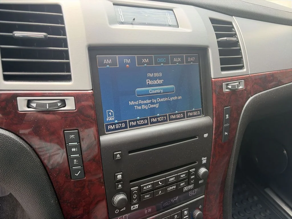 Used 2007 White Cadillac Base image 16