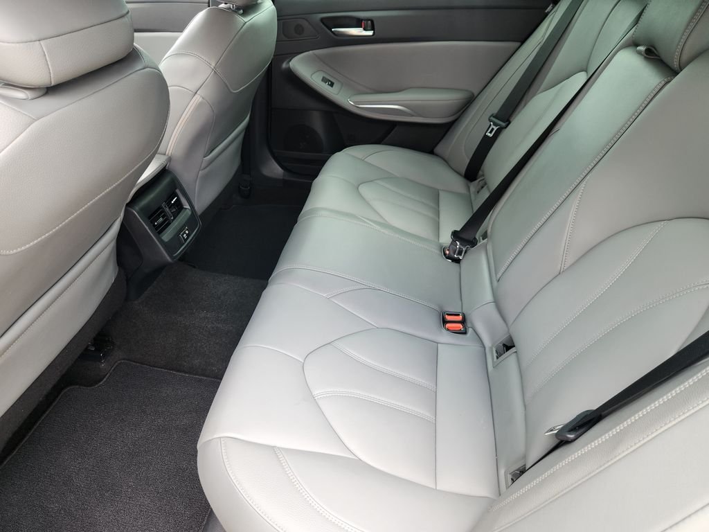 Used 2020 Brownstone Toyota Hybrid XLE image 33