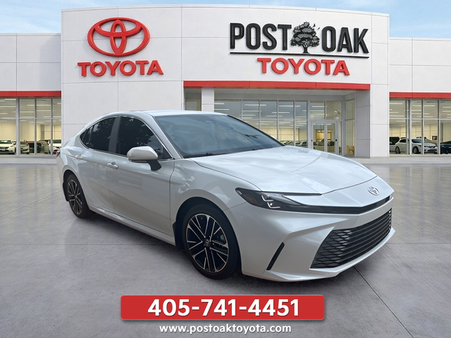 2025 Toyota Camry XLE Hybrid's photo