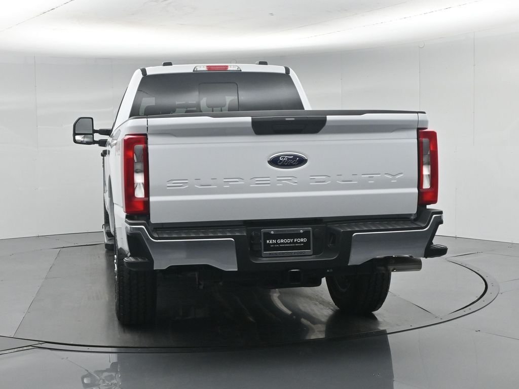 New 2026 Oxford White Ford XLT image 27