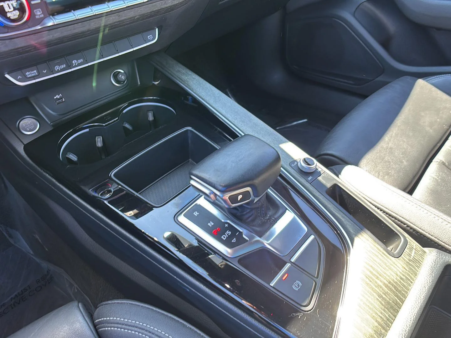 Used 2020 Mythos Black Metallic Audi Premium image 31