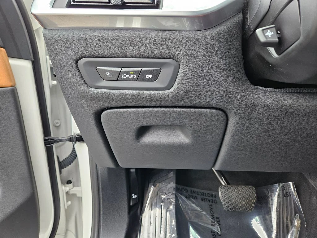 Certified Used 2024 White BMW xDrive40i image 29