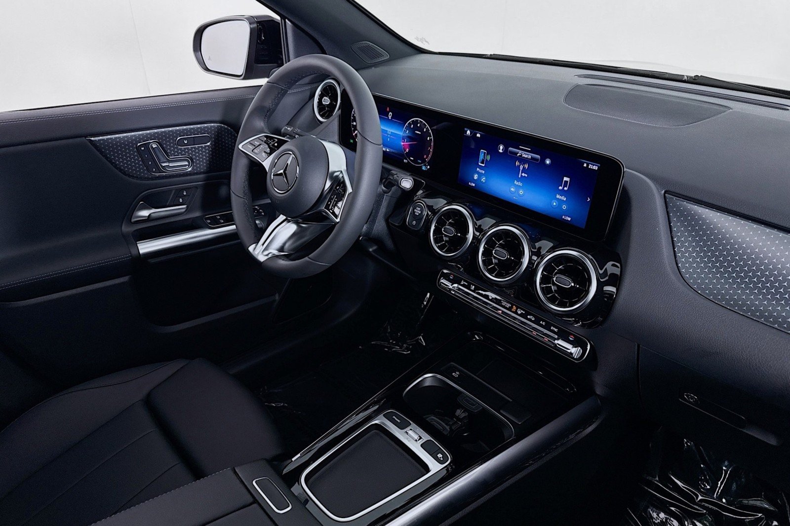 Certified Used 2026 Mountain Grey Metallic Mercedes-Benz GLA 250 image 16