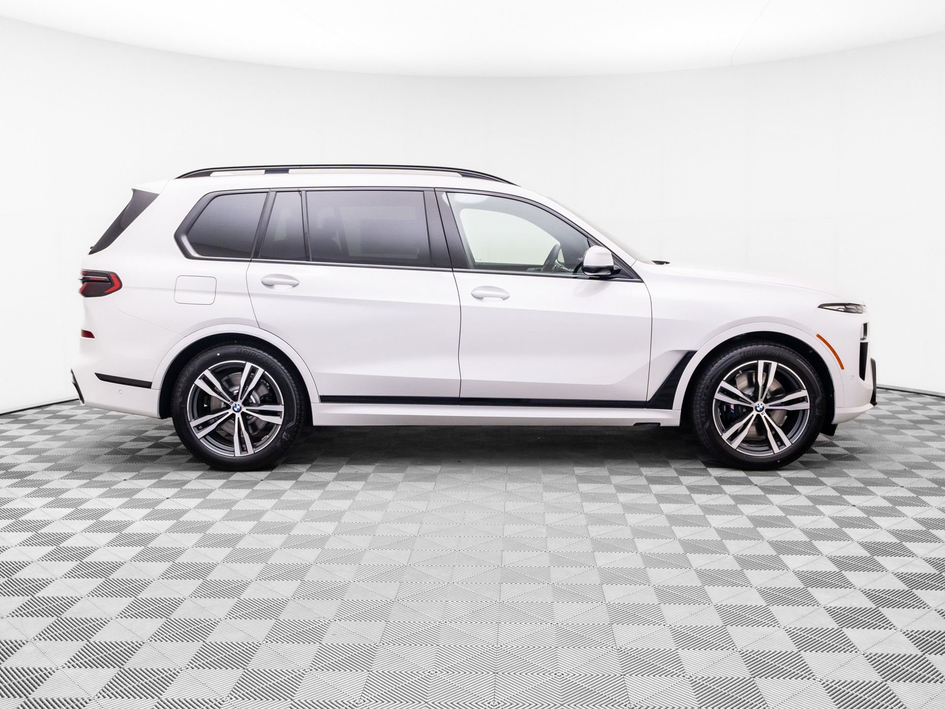 New 2027 Mineral White Metallic BMW xDrive40i image 8