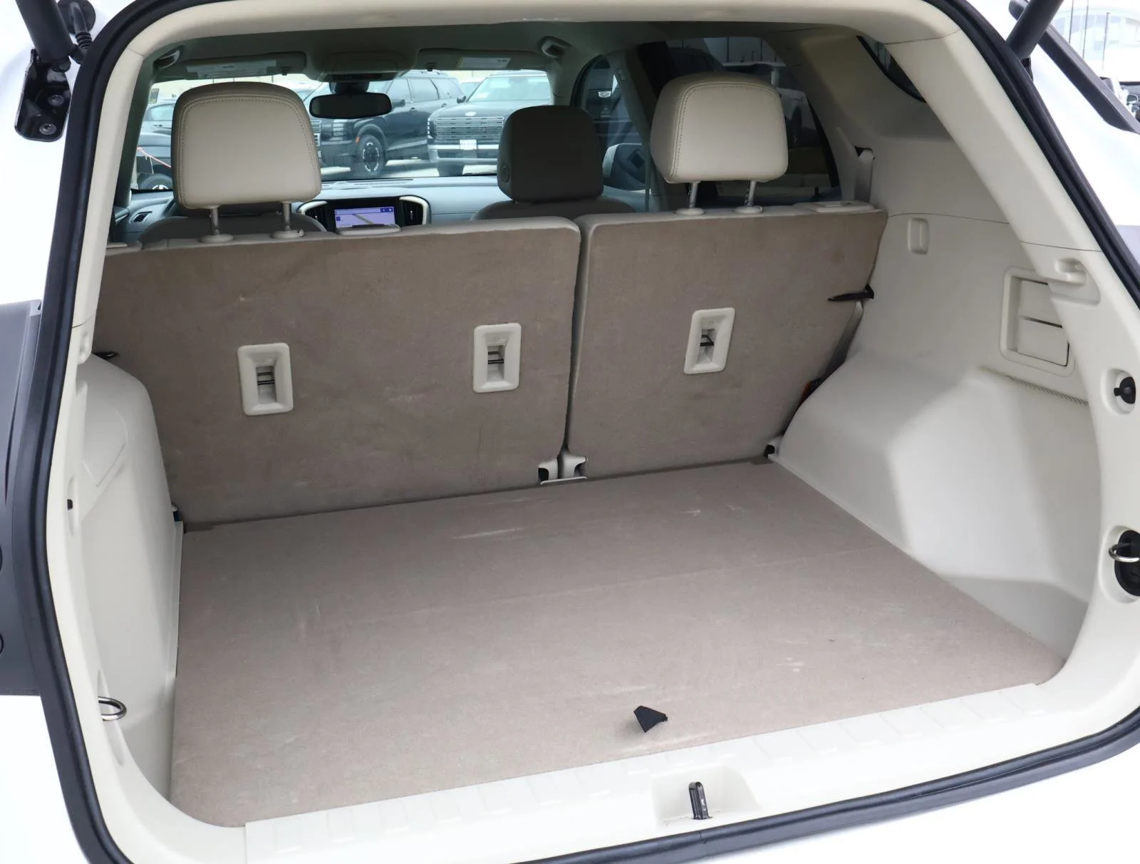 Used 2024 White Frost Tricoat GMC Denali image 21