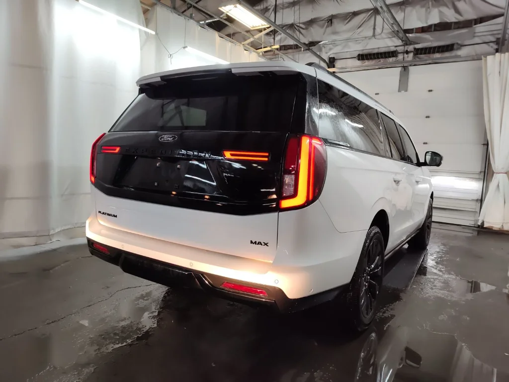 Used 2025 Oxford White Ford Platinum image 3