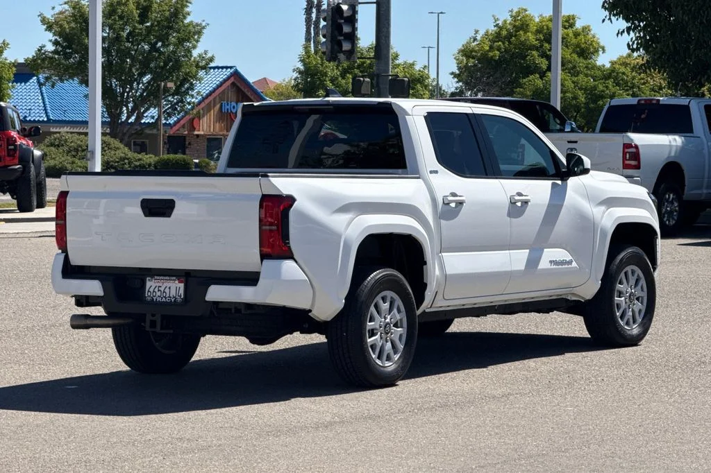 Used 2025 White Toyota SR5 image 5